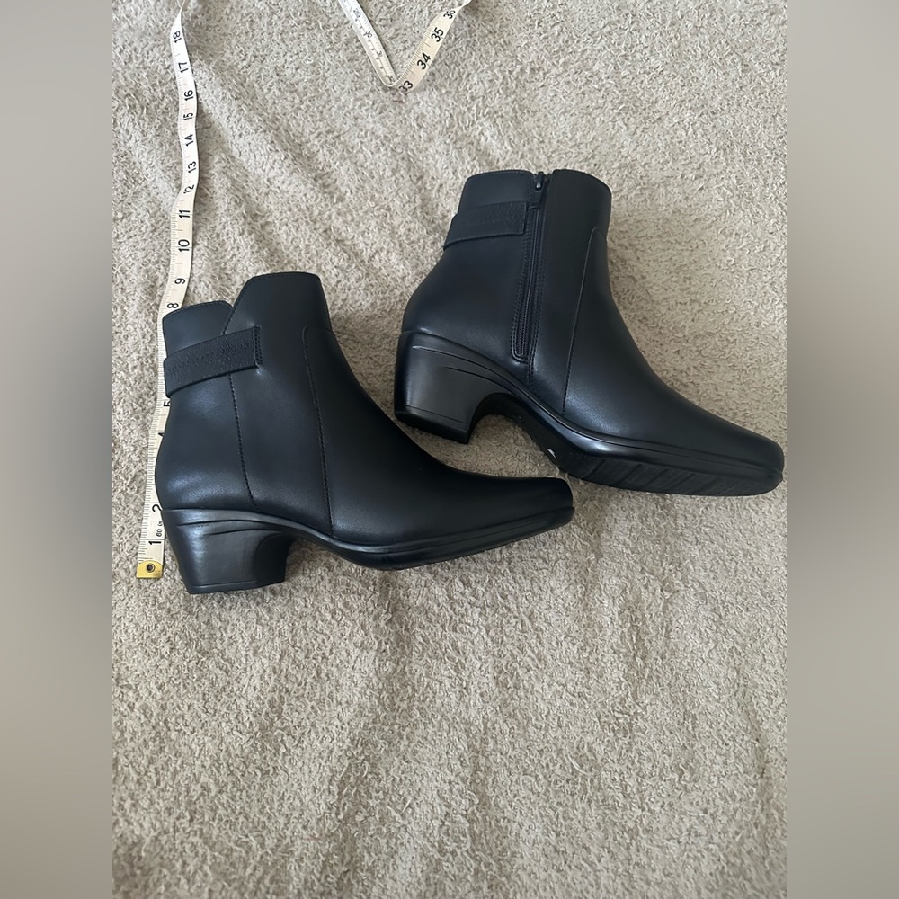 CLARKS  ANKLE BOOTIES  EMILY2 HOLLY,  BLACK LEATHER,  SIZE 10M - Picture 5 of 12